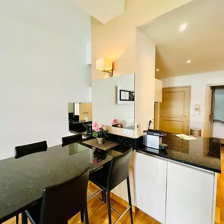 Apartment Golden Triangle 2br/2ba *