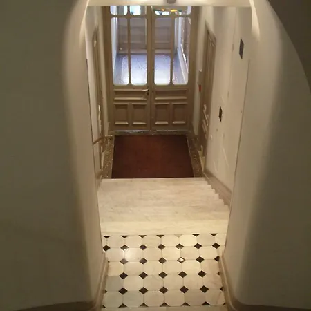 Golden Triangle 2br/2ba *